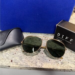 Diff Eyewear Koko Gold and Green Sunglasses
